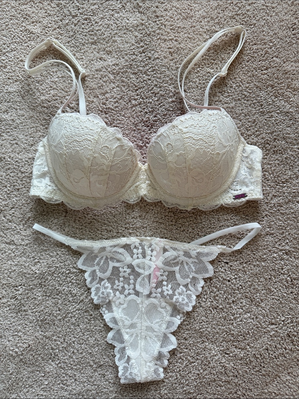 Victoria’s Secret 32B Ivory Lace Date Push Up & Thong Set NWOT